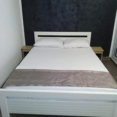 Gazde/Camere de închiriat Casa De Vacanta Mari *